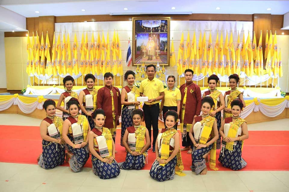 title - ร่วมพิธีกิจกรรมเฉลิมฉลองธงตราสัญลักษณ์งานเฉลิมพระเกียรติพระบาทสมเด็จพระเจ้าอยู่หัว เนื่องในโอกาสพระราชพิธีมหามงคลเฉลิมพระชนมพรรษา 6 รอบ 28 กรกฎาคม 2567 ของจังหวัดนครนายก ร่วมพิธีเปิดนิทรรศการเฉลิมพระเกียรติพระบาทสมเด็จพระเจ้าอยู่หัว เกี่ยวกับพระราชประวัติและพระราชกรณียกิจและรับชมการแสดงบูชาพญาสัตตนาคาปกป้องรักษาพระบาทไท้ เทิดพระเกียรติสยมภูวไนยราชามหาวชิราลงกรณ์